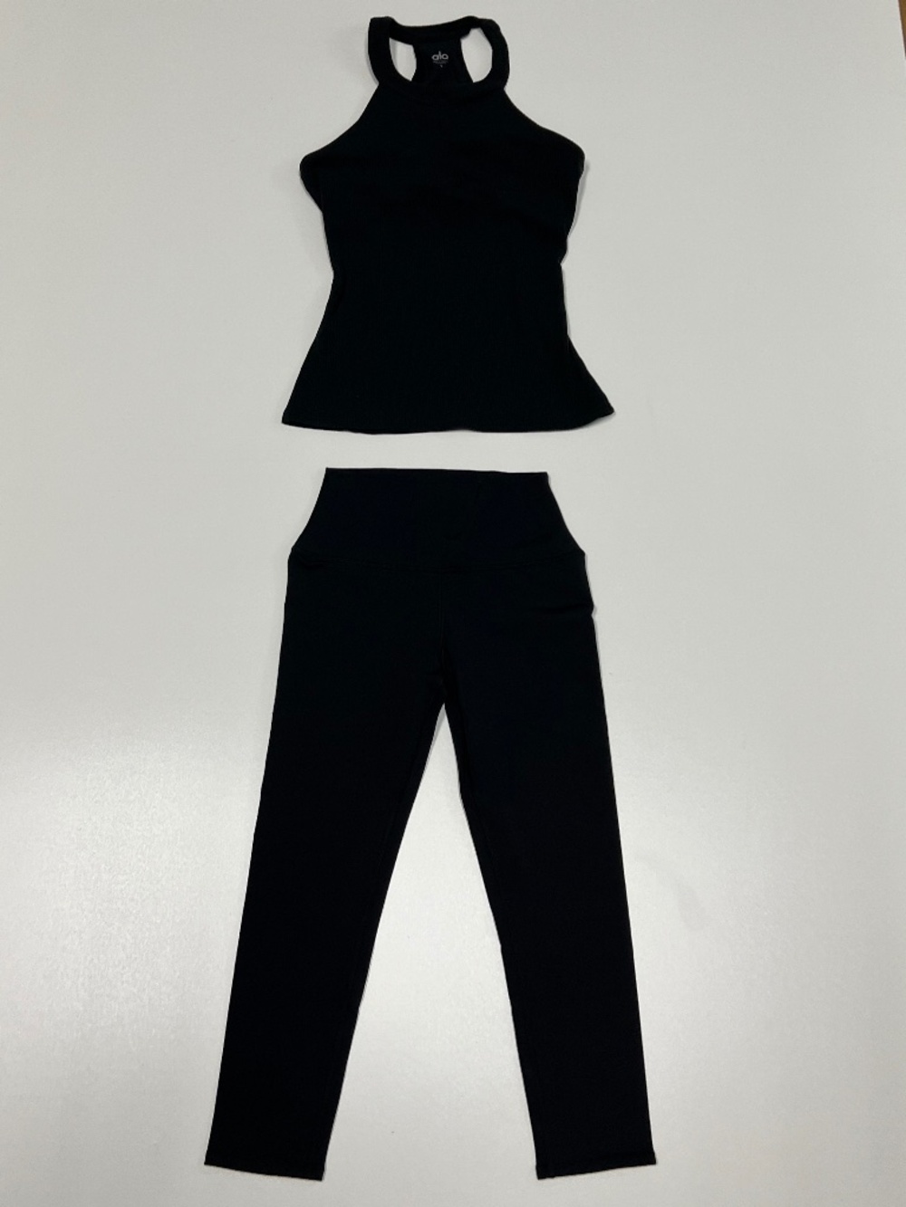 0067 Alo Yoga Set Halter Tank Top S & mid calf leggings Black XS